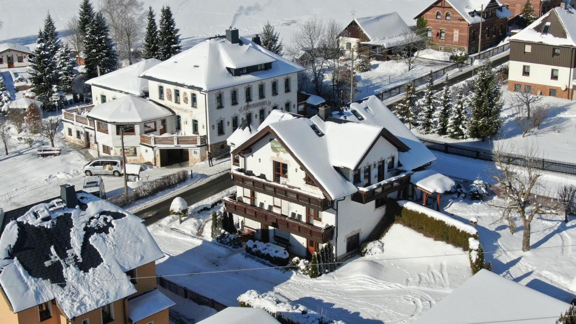 Hotel Alpenhof Markneukirchen Exterior photo