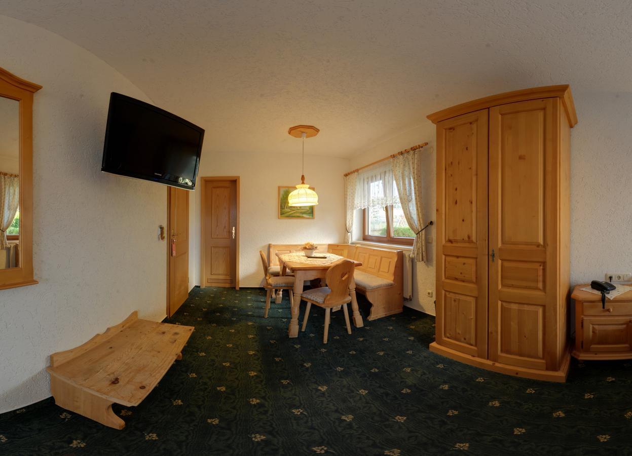 Hotel Alpenhof Markneukirchen Exterior photo